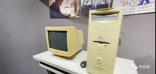 “半年的時(shí)間，成功設(shè)計(jì)出第一臺(tái)輪胎模具電火花機(jī)床，并順利交付?！蓖鯕J峰回憶說。