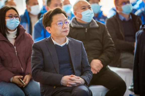 荊門高新區(qū)黨工委副書記、管委會常務(wù)副主任、掇刀區(qū)委副書記、區(qū)長王瑋
