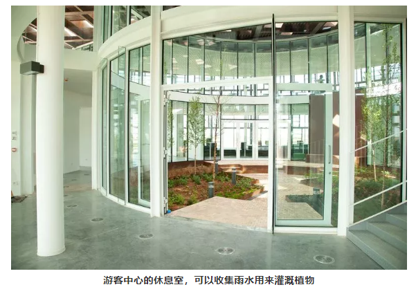 　游客中心的休息室，可以收集雨水用來灌溉植物
