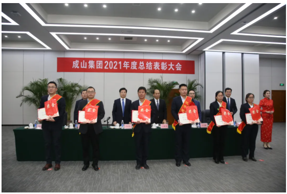 會(huì)議還對(duì)先進(jìn)集體、個(gè)人，以及優(yōu)秀黨務(wù)工作者、優(yōu)秀黨員，進(jìn)行了表彰。