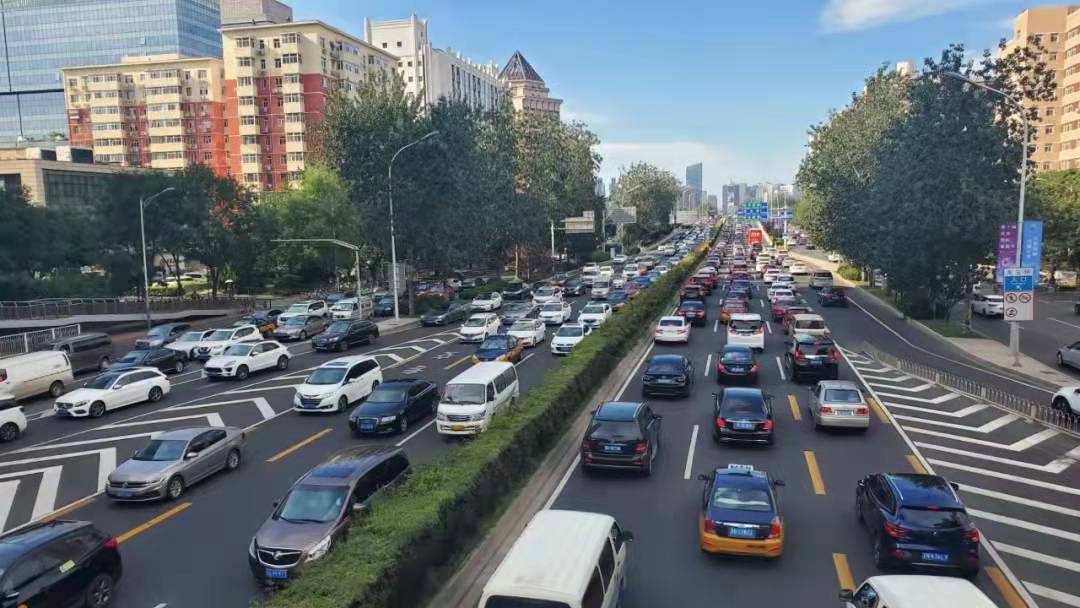 連續(xù)7年銷量破2000萬(wàn)輛 同比增長(zhǎng)6.5％ 挺住了！中國(guó)乘用車市盡顯韌性