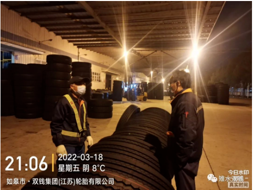 雙錢江蘇公司進入戰(zhàn)時狀態(tài)，實行物流車輛疫情防控“全盤覆蓋、互聯(lián)互通、上下聯(lián)動”的管理舉措，全力以赴確保公司“原材料進得來、輪胎發(fā)得出”