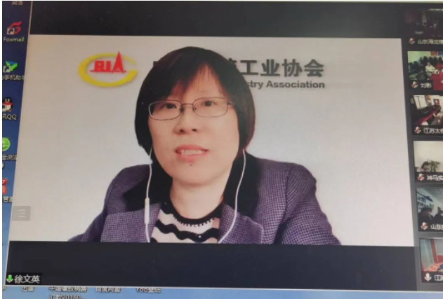 中國(guó)橡膠工業(yè)協(xié)會(huì)會(huì)長(zhǎng)徐文英簡(jiǎn)要介紹了輪胎行業(yè)運(yùn)行情況，以及中橡協(xié)呈報(bào)國(guó)家部委的行業(yè)訴求和建議的初步反饋情況。
