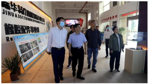 際華橡膠工業(yè)有限公司是國(guó)內(nèi)唯一一家天然橡膠行業(yè)全產(chǎn)業(yè)鏈運(yùn)營(yíng)、全流程運(yùn)作的企業(yè)。