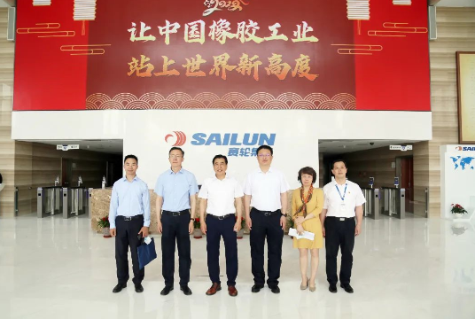 領(lǐng)導(dǎo)到訪國橡中心，鼓勵(lì)為青島市的高質(zhì)量發(fā)展注入創(chuàng)新活力