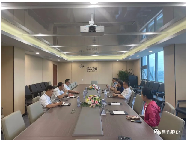 雷昌純表示，要一如既往的堅持產(chǎn)學(xué)研深度融合，不斷提升科技研發(fā)能力，為提高行業(yè)經(jīng)濟效益、環(huán)境效益和社會效益提供強有力的技術(shù)科研支持