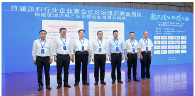 　7位涂協(xié)會(huì)長(zhǎng)在聯(lián)合倡議的大背景下合影留念
