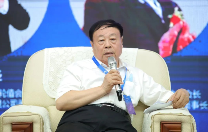 河北省粘接與涂料行業(yè)協(xié)會(huì)會(huì)長(zhǎng)、衡水新光新材料科技有限公司董事長(zhǎng)田立壯