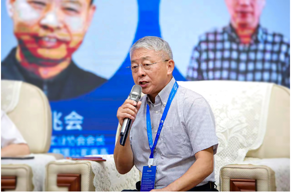 從廣東省涂料行業(yè)協(xié)會(huì)今天這個(gè)區(qū)域涂料產(chǎn)業(yè)協(xié)同創(chuàng)新發(fā)展開(kāi)始，我們共同攜手走向涂料行業(yè)光明的未來(lái)。