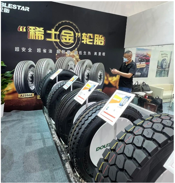 超耐磨，F(xiàn)ZW技術(shù)及超耐磨配方應(yīng)用，減少輪胎變形量，接地更均勻，實(shí)現(xiàn)輪胎超耐磨;