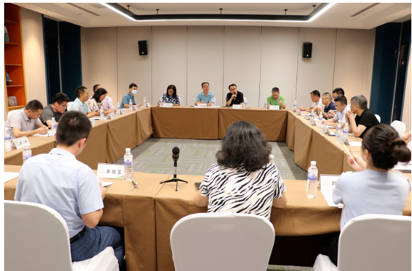 來自骨架材料行業(yè)及上下游輪胎企業(yè)、膠管膠帶企業(yè)、橡膠制品企業(yè)、大專院校、科研院所的相關(guān)人員，共計約110多人參加了本次研討會。