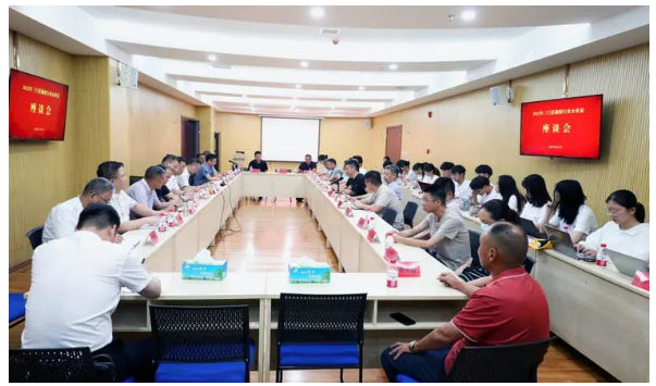 近20家橡膠企業(yè)，向縣長(zhǎng)面對(duì)面提建議