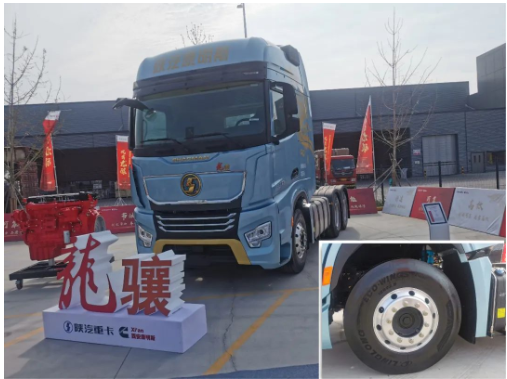 陜汽重卡和西安康明斯發(fā)布的龍?bào)J6×4牽引車，就提出了解決這一問題創(chuàng)新解決的方案。