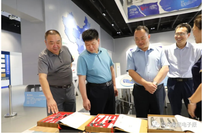 文登威力工具主營五金工具和工業(yè)風(fēng)機環(huán)保設(shè)備兩大板塊，主要生產(chǎn)活扳手、管鉗、斷線鉗、套筒、大力鉗等系列產(chǎn)品，致力于專業(yè)級、工業(yè)級工具設(shè)計、研發(fā)和生產(chǎn)，集銷售、服務(wù)一體的集成供應(yīng)商。