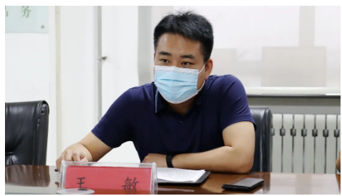 　王敏董事長指出，當(dāng)前疫情防控形勢異常嚴(yán)峻，各部門要立即激活戰(zhàn)時應(yīng)急響應(yīng)機制，嚴(yán)格按照疫情防控工作要求，進一步壓實工作責(zé)任，高標(biāo)準(zhǔn)做好疫情防控各項工作。