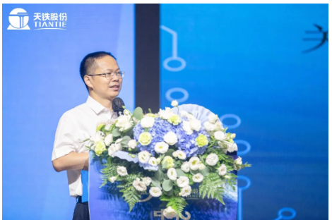 中國橡膠工業(yè)協會副會長雷昌純致辭