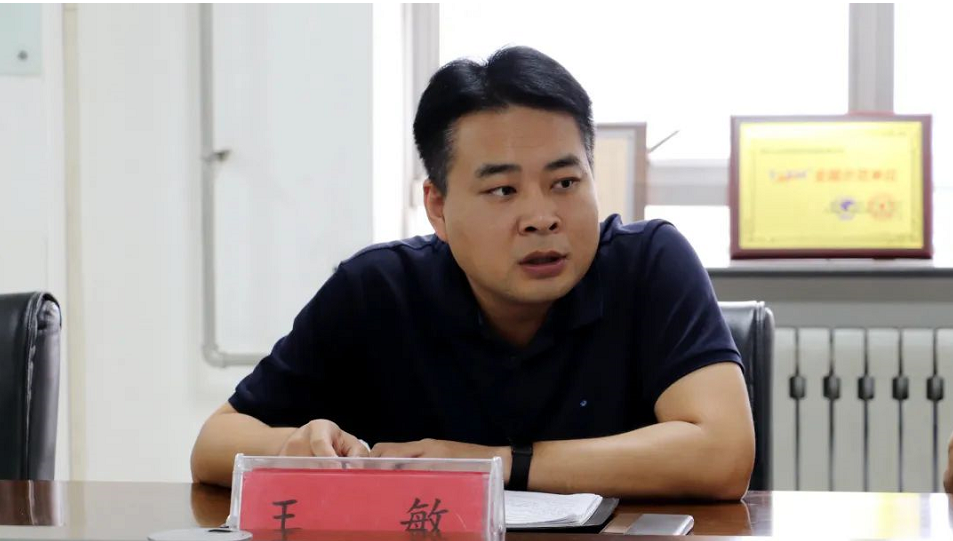 　王敏董事長在講話中指出，當(dāng)前，新冠肺炎疫情持續(xù)蔓延、全球經(jīng)濟和金融市場持續(xù)動蕩，公司堅持穩(wěn)中求進總基調(diào)，準(zhǔn)確識變、科學(xué)應(yīng)變、主動求變，積極研判戰(zhàn)略環(huán)境和行業(yè)形勢，聚焦產(chǎn)供銷后勤各戰(zhàn)略板塊，推動戰(zhàn)略實施，夯實企業(yè)高質(zhì)量發(fā)展基礎(chǔ)，在動蕩的市場環(huán)境中實現(xiàn)了穩(wěn)健發(fā)展。