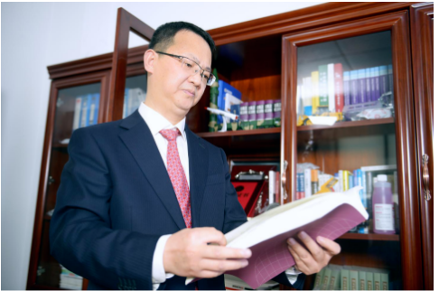 　作為全國優(yōu)秀企業(yè)家，黃舸舸是貴州省第十三次黨代會(huì)代表、工程技術(shù)研究員，曾獲“2021年度中國西部企業(yè)數(shù)字化轉(zhuǎn)型領(lǐng)軍人物”、“2019-2020年度貴州省優(yōu)秀企業(yè)家榮譽(yù)稱號”、“2010年全國勞?！?、“ 2009年中國橡膠工業(yè)科學(xué)技術(shù)進(jìn)步有功專家”等榮譽(yù)。