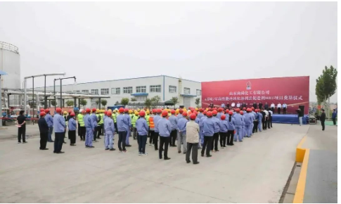王磊代表菏澤市委、市政府，向尚舜化工項(xiàng)目奠基表示祝賀。