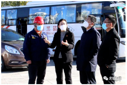 　琚慧敏強(qiáng)調(diào)，企業(yè)要在思想上始終繃緊安全生產(chǎn)這根弦，嚴(yán)格落實(shí)疫情防控和安全生產(chǎn)主體責(zé)任。要將疫情防控各項(xiàng)政策落實(shí)到位，肩負(fù)起安全生產(chǎn)第一責(zé)任人責(zé)任，不斷完善應(yīng)急預(yù)案，提高應(yīng)急處置能力，及時(shí)妥善應(yīng)對(duì)各類突發(fā)事件和異常情況。