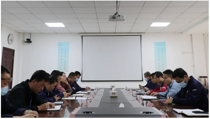 耐斯特炭黑公司將在加壓奮進(jìn)中破解發(fā)展面臨的各種難題，在擔(dān)當(dāng)實(shí)干中化解來(lái)自各方面的風(fēng)險(xiǎn)挑戰(zhàn)和巨大壓力，在高質(zhì)量發(fā)展的道路上再來(lái)一場(chǎng)比學(xué)趕超，勇?lián)姑?、踔厲奮發(fā)、篤行不怠、團(tuán)結(jié)奮斗，全力譜寫公司跨越發(fā)展的新篇章，為集團(tuán)公司實(shí)現(xiàn)高質(zhì)量穩(wěn)健發(fā)展做出積極貢獻(xiàn)!