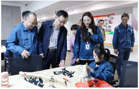 桐鄉(xiāng)市人大常委會(huì)主任潘川弟一行蒞臨雙箭指導(dǎo)工作！