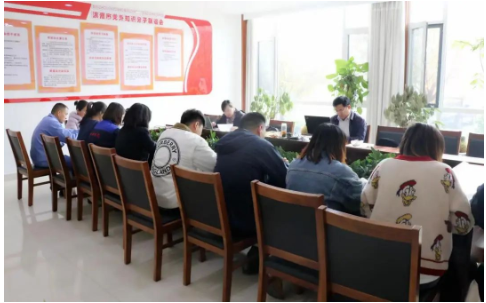 　審核組長(zhǎng)紀(jì)宗民對(duì)濱澳線纜在疫情反復(fù)及經(jīng)濟(jì)下行情況下攻艱克難所取得的經(jīng)營(yíng)業(yè)績(jī)給予了充分的肯定，并對(duì)濱澳線纜生產(chǎn)運(yùn)行管理、現(xiàn)場(chǎng)管理、安全環(huán)境管控等方面明顯的提升提出了表?yè)P(yáng)。