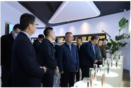 李浩杰表示，公司目前銷售市場主要集中在貴州及西南地區(qū)，2022年前三季度營收實現(xiàn)同比增長約30%。下一步，固達將穩(wěn)步推進二期項目建設，進一步做大規(guī)模，推動企業(yè)不斷做優(yōu)做強做大。