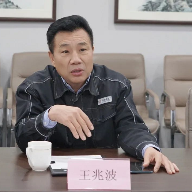 　王兆波表示非常感謝各位領(lǐng)導(dǎo)蒞臨華凌進(jìn)行指導(dǎo)，華凌將義不容辭的提供最好的資源、最好的幫助，積極參加社會(huì)正能量活動(dòng)，一同促進(jìn)章丘發(fā)展。