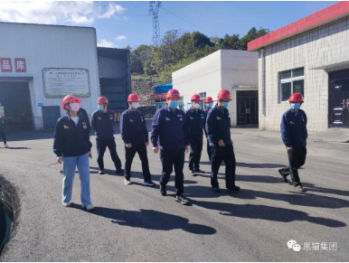 王耀強調(diào)，要強化政治自覺和責(zé)任擔(dān)當，層層壓實責(zé)任，抓實抓細防風(fēng)險、保安全各項工作，切實織密織牢疫情防控和安全生產(chǎn)的“安全網(wǎng)”。要嚴格執(zhí)行“疫情要防住、生產(chǎn)要安全”的工作方針，采取有力有效措施，真正做到“兩手抓”“兩手硬”。