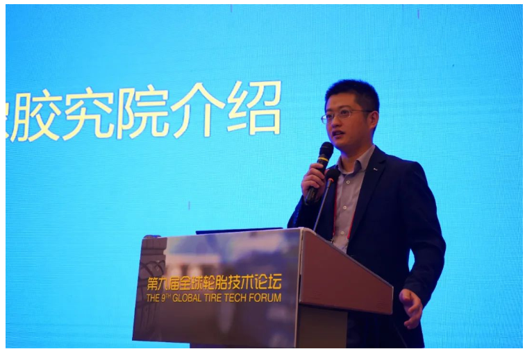 姚冰博士主要從理論模型、仿真分析和試驗數(shù)據(jù)等不同方面，詳細(xì)介紹了材料、輪廓、結(jié)構(gòu)和花紋等不同因素對輪胎側(cè)偏剛度的影響，與會嘉賓與其進行了熱烈的互動。