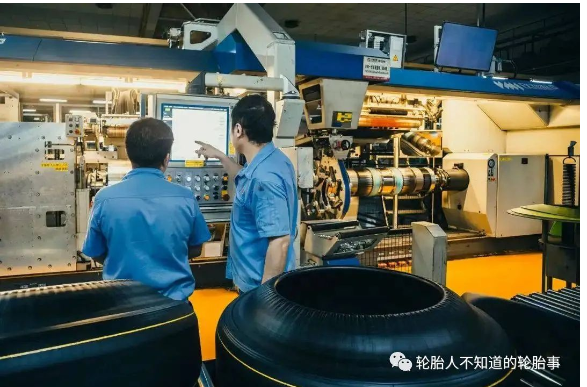 近日，廣東省商務(wù)廳公布《2022年廣東省數(shù)字貿(mào)易龍頭企業(yè)名單》，萬(wàn)力輪胎成為上榜研發(fā)設(shè)計(jì)類的30家企業(yè)之一，其在數(shù)字經(jīng)濟(jì)上取得的成績(jī)獲得充分肯定和認(rèn)可。
