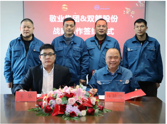 雙方均表示，此次簽約，有利于加強(qiáng)雙方合作運(yùn)行機(jī)制，實(shí)現(xiàn)優(yōu)勢互補(bǔ)，加快技術(shù)進(jìn)步和產(chǎn)品研發(fā)升級。隨后，雙方還就輸送帶在使用過程中遇到的問題進(jìn)行了深入的交流與探討。