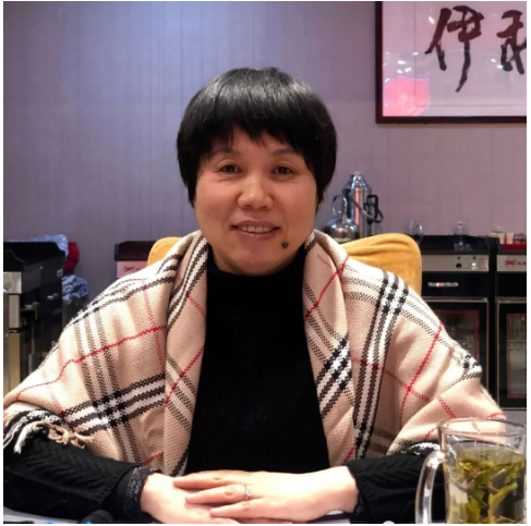 冉平會長對2022年做了工作總結(jié)，她說道，這一年，這三年，變局無限加速，甘肅省輪胎業(yè)迎來了一個又一個的困難，輪胎漲價，市場萎縮，貨款拖欠，大疫后的秩序重建，2023年，相信甘肅省輪胎業(yè)會迎來一個全新的曙光。