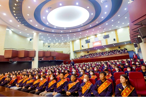景德鎮(zhèn)黑貓集團(tuán)2022年度工作總結(jié)暨表彰大會(huì)在紫晶會(huì)堂順利召開(kāi)