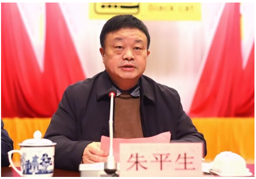 朱平生表示，2022年，是黨和國(guó)家歷史上具有里程碑意義的一年，也是黑貓集團(tuán)加快發(fā)展的關(guān)鍵一年。面對(duì)經(jīng)濟(jì)下行壓力的加大，黑貓人居危思危，奮勇直追，在經(jīng)營(yíng)指標(biāo)上再創(chuàng)佳績(jī)，在提高發(fā)展質(zhì)量上取得突破。2023年，希望黑貓繼續(xù)發(fā)揮領(lǐng)軍作用、繼續(xù)擔(dān)當(dāng)發(fā)展標(biāo)兵、持續(xù)實(shí)現(xiàn)更大突破，奮力推動(dòng)各項(xiàng)工作“作示范、勇?tīng)?zhēng)先、走前列”，奮力開(kāi)創(chuàng)世界領(lǐng)先的百年制造企業(yè)新局面。