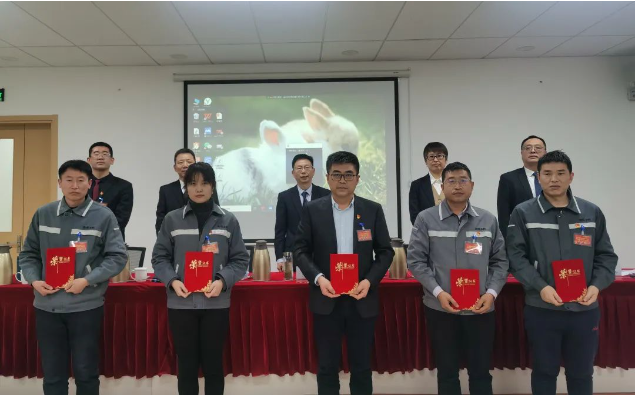 　表彰了2022年度創(chuàng)先爭(zhēng)優(yōu)先進(jìn)個(gè)人、先進(jìn)集體