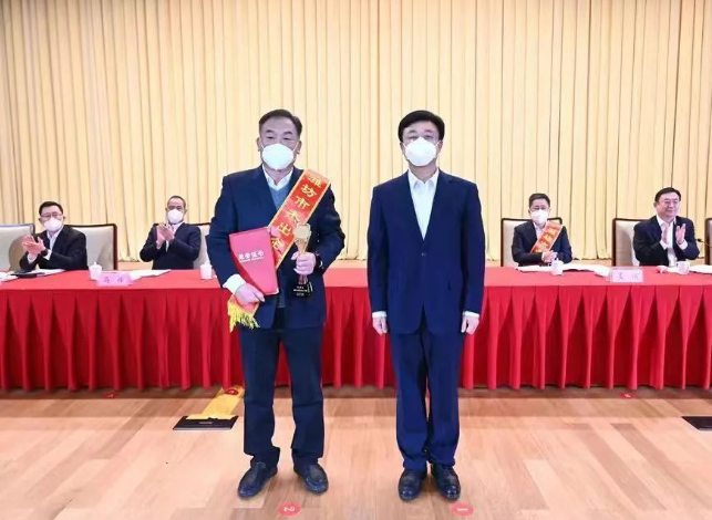 豪邁張恭運獲杰出企業(yè)家稱號 豪邁張恭運獲杰出企業(yè)家稱號