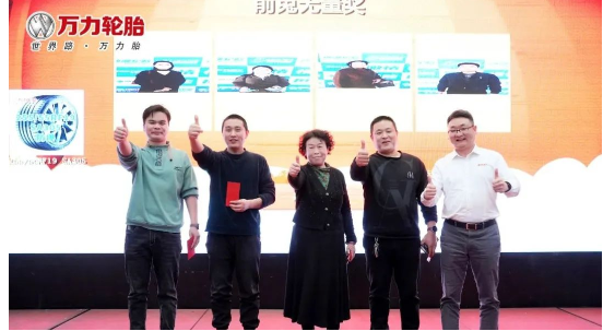 在隨后的訂貨環(huán)節(jié)，客戶們認真聽取促銷政策后積極下單。經(jīng)統(tǒng)計，本次會議訂單銷售量近2萬條，超出會前預期，實現(xiàn)萬力輪胎山東區(qū)域開門紅，為2023年的高質量發(fā)展打下堅實基礎。