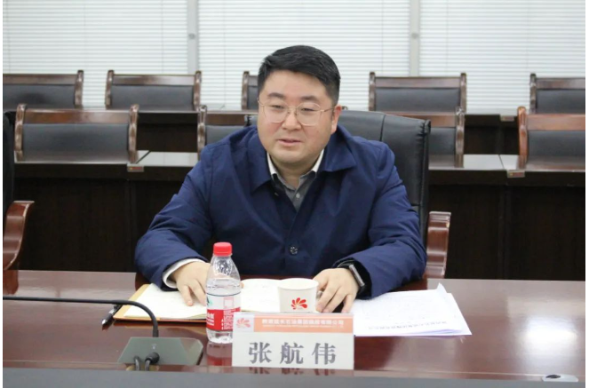 孫敬虎詳細(xì)了解了公司2022年的進(jìn)出口情況，全面講解了商務(wù)廳關(guān)于外貿(mào)促開放、穩(wěn)增長的各項(xiàng)優(yōu)惠政策，聽取了公司2023年穩(wěn)增長目標(biāo)及舉措。