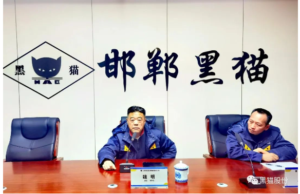 魏明深入一線現(xiàn)場查看生產(chǎn)運(yùn)行、設(shè)備管理、油耗、工藝、質(zhì)量指標(biāo)等情況。