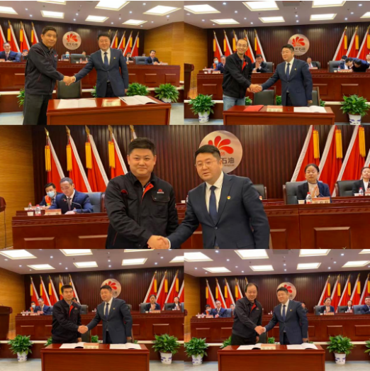 公司總經(jīng)理、黨委副書記張航偉與延長橡膠公司、延長橡膠(泰國)公司、橡膠制品分公司、膠布制品分公司、石油橡塑制品分公司簽訂經(jīng)濟(jì)目標(biāo)責(zé)任書。