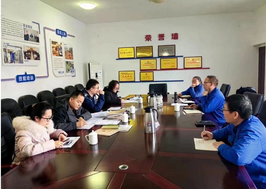 延長(zhǎng)石油西北橡膠派員組成供應(yīng)商質(zhì)量審核小組對(duì)其主要供應(yīng)商自貢市中皓化工有限公司進(jìn)行了現(xiàn)場(chǎng)二方審核。