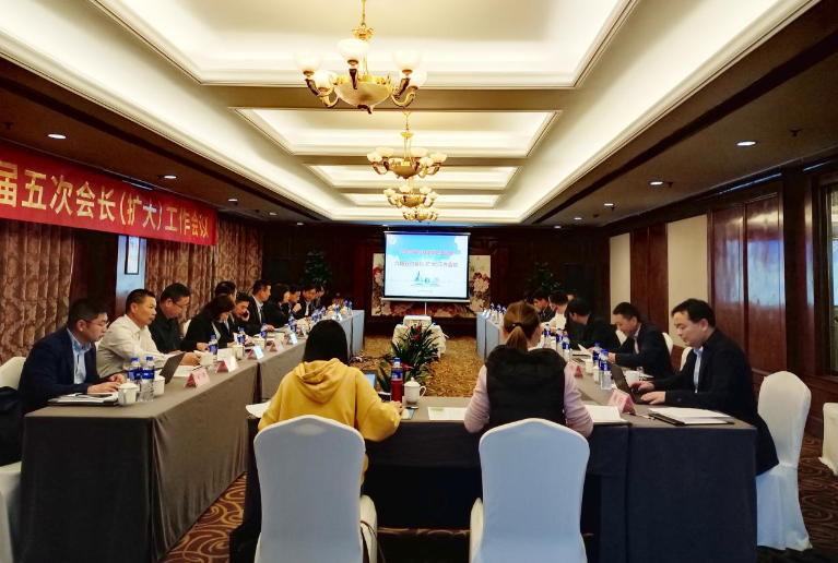 2023年3月10日，寧波涂協(xié)六屆五次會(huì)長(擴(kuò)大)工作會(huì)議在寧波開元名庭大酒店成功召開。會(huì)議由吳曉明秘書長主持，監(jiān)事會(huì)錢興泉監(jiān)事長、協(xié)會(huì)黨支部代表和部分理事單位代表列席會(huì)議。