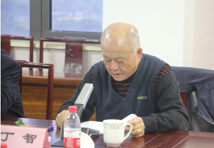 江蘇省涂料行業(yè)協(xié)會第四屆第一次常務理事會暨會長工作會在江蘇晨光涂料有限公司五樓會議室召開。會議由協(xié)會秘書長丁智主持，協(xié)會會長、副會長、秘書長17人出席了本次會議。參加本次會議的嘉賓有多位企業(yè)董事長、總經理等人。