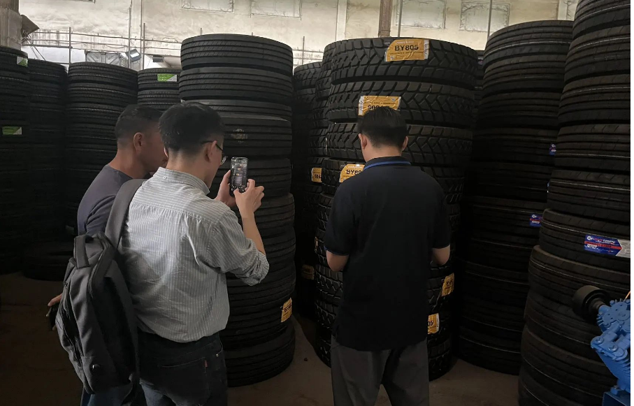 此次的走訪面對(duì)面地了解到各個(gè)區(qū)域目前的市場(chǎng)現(xiàn)狀和客戶經(jīng)營(yíng)狀況，為后續(xù)的工作開(kāi)展指明了方向。銷售人員每到達(dá)一個(gè)市場(chǎng)后在當(dāng)?shù)亟?jīng)銷商的配合下進(jìn)行二級(jí)客戶以及終端客戶的走訪交流工作，全方位交流仔細(xì)記錄每個(gè)細(xì)節(jié)點(diǎn)，對(duì)現(xiàn)有市場(chǎng)常規(guī)性產(chǎn)品的使用表現(xiàn)和市場(chǎng)新增產(chǎn)品需求點(diǎn)、現(xiàn)有合作過(guò)程中出現(xiàn)的問(wèn)題以及后續(xù)合作的規(guī)劃方向開(kāi)展了針對(duì)性市場(chǎng)的調(diào)研工作。