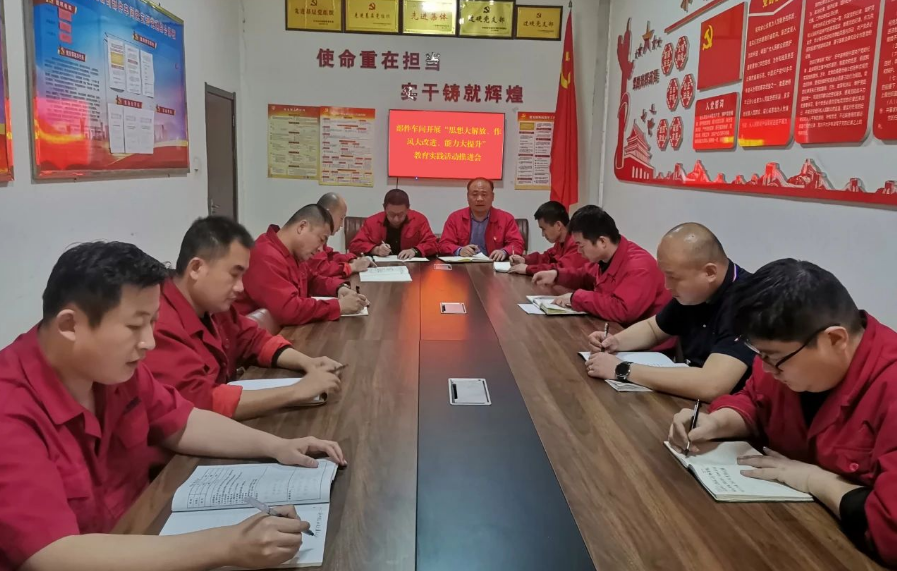 該車間采用車間管理人員“自己找、員工提”等方式，組織員工座談交流，傾聽一線員工對車間班子管理上的意見建議，并形成清單，針對提出的問題做到立行立改。