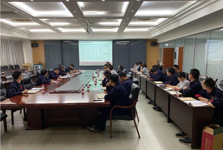 陜西延長石油西北橡膠有限公司成立科技委員會。該委員會將負(fù)責(zé)重大科技事項的調(diào)研、立項、評審、論證、獎懲和決定等事項。4月11日，該公司召開了第一次科委會會議，全體科委會成員參加會議。