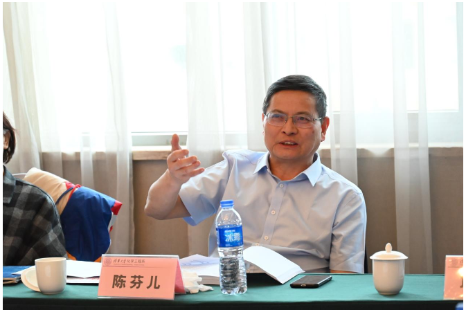 項(xiàng)目鑒定委員會(huì)主任為中國(guó)工程院院士、復(fù)旦大學(xué)教授陳芬兒，副主任為中國(guó)工程院院士、華南理工大學(xué)校長(zhǎng)張立群和中國(guó)橡膠工業(yè)協(xié)會(huì)橡膠助劑專業(yè)委員會(huì)名譽(yù)理事長(zhǎng)、研究員許春華。經(jīng)過(guò)質(zhì)疑、答辯和認(rèn)真討論，鑒定委員會(huì)認(rèn)為該技術(shù)成果居國(guó)際領(lǐng)先水平。