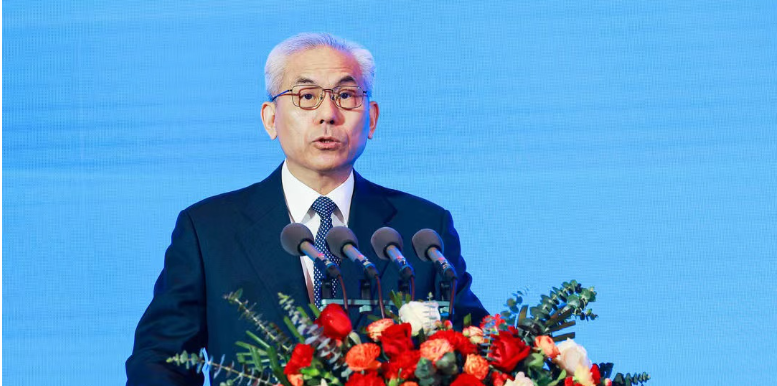 最后，中國涂料工業(yè)協(xié)會會長劉普軍希望以此次大會為新的契機，凝聚全行業(yè)力量，形成共識，攜手共進，加快實施全行業(yè)創(chuàng)新驅(qū)動發(fā)展戰(zhàn)略，推動中國式現(xiàn)代化在涂料行業(yè)全面發(fā)展，為中華民族的偉大復(fù)興，共同譜寫新時代中國涂料行業(yè)更加燦爛輝煌美好的明天。